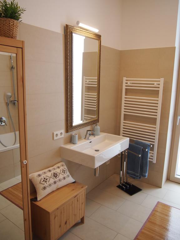 Apartment Schlosspark Am Traunsee Altmuenster Room photo